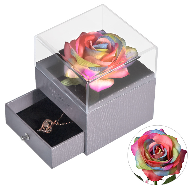 Eternal flowers and necklaces