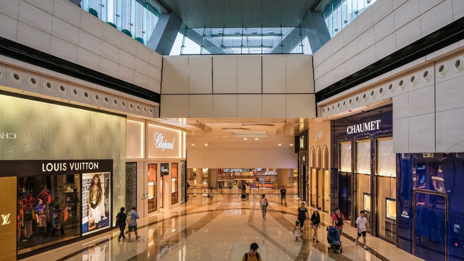 ONLINE SPENDING FLAT AS IN-STORE PURCHASES GROW